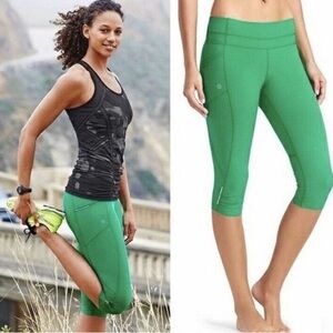 Athleta Dobby Be Free Knicker Capri Leggings Green Women’s XXS